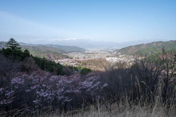 レンズは20mm。7時15分くらい。この時間は、山の影になり、手前には日が差していない。