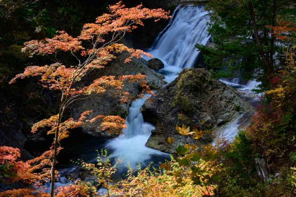 三段の滝と紅葉